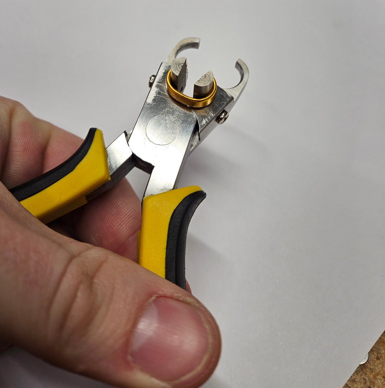 Single-Hole Closing Pliers by American Bird Bands